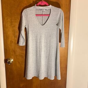 Acemi EUC gray cut out neckline flowy dress Size small